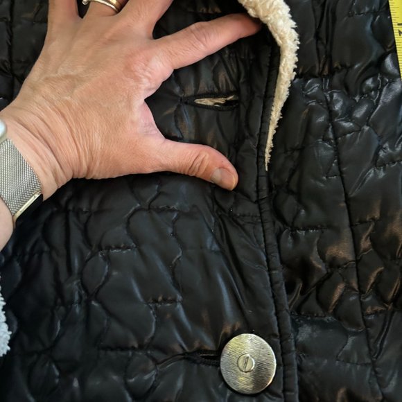 Vintage 70s quilted coat with faux fur collar and cuffs - Picture 4 of 7